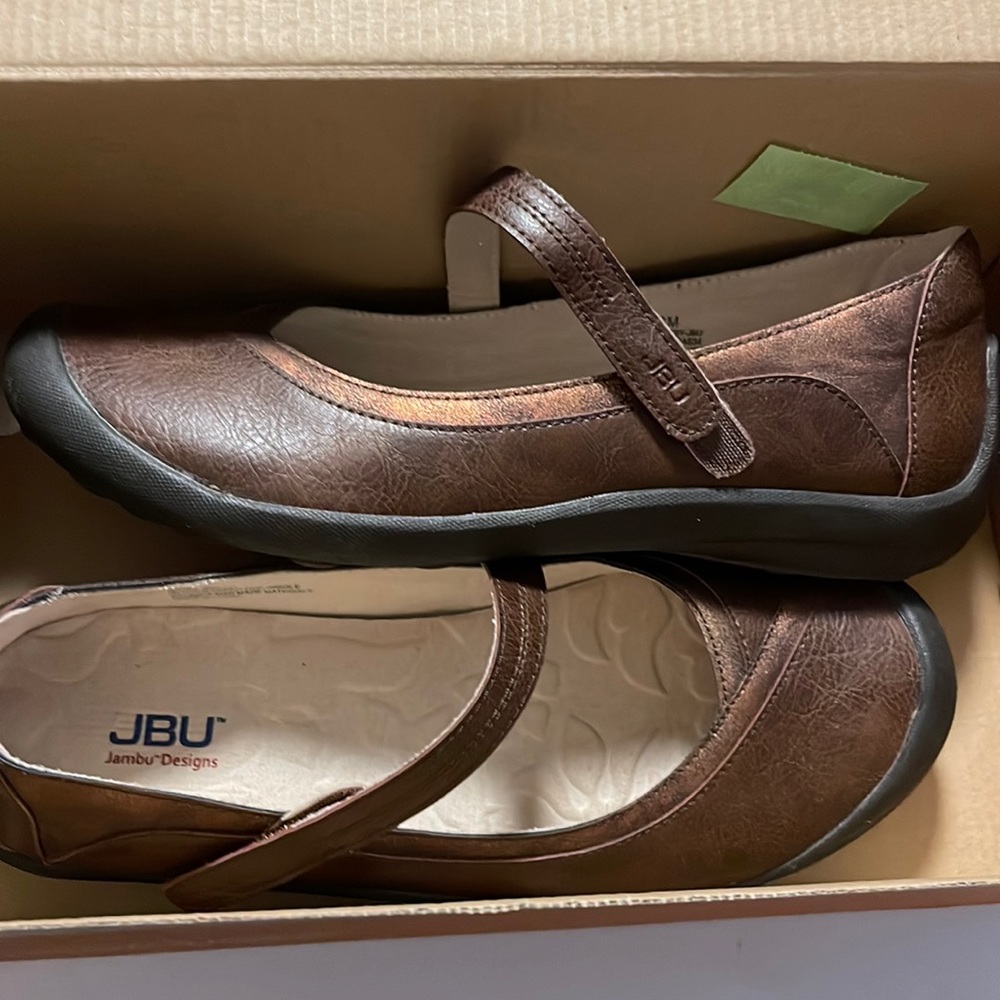 NWOB Never Worn JBU shoes size 8